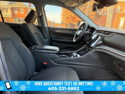 Used 2023 Jeep Grand Cherokee L Laredo image 26