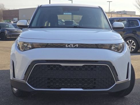 Used 2023 Kia Soul LX w/ LX Technology Package image 9