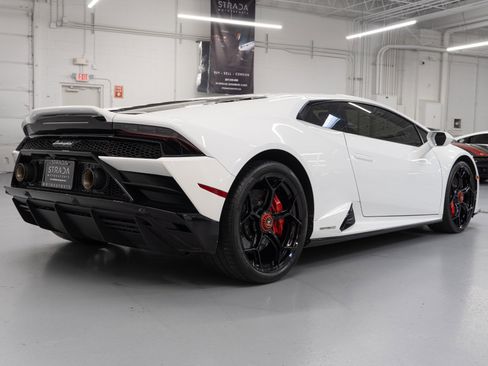 Used 2020 Lamborghini Huracan EVO image 10
