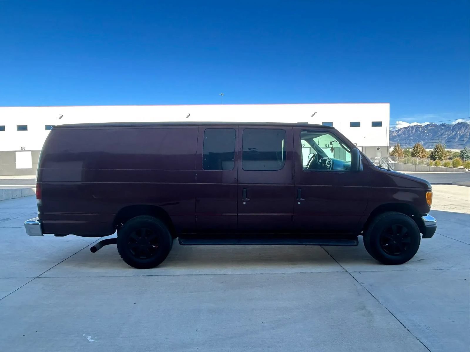 Used 2005 Ford E-350 and Econoline 350 Extended Super Duty RWD image 6