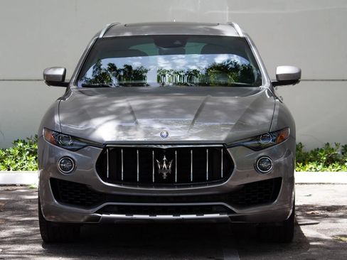 Used 2017 Maserati Levante w/ Luxury Package AWD/4WD image 19