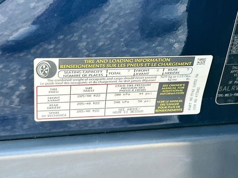 Used 2023 Land Rover Discovery Metropolitan Edition image 32