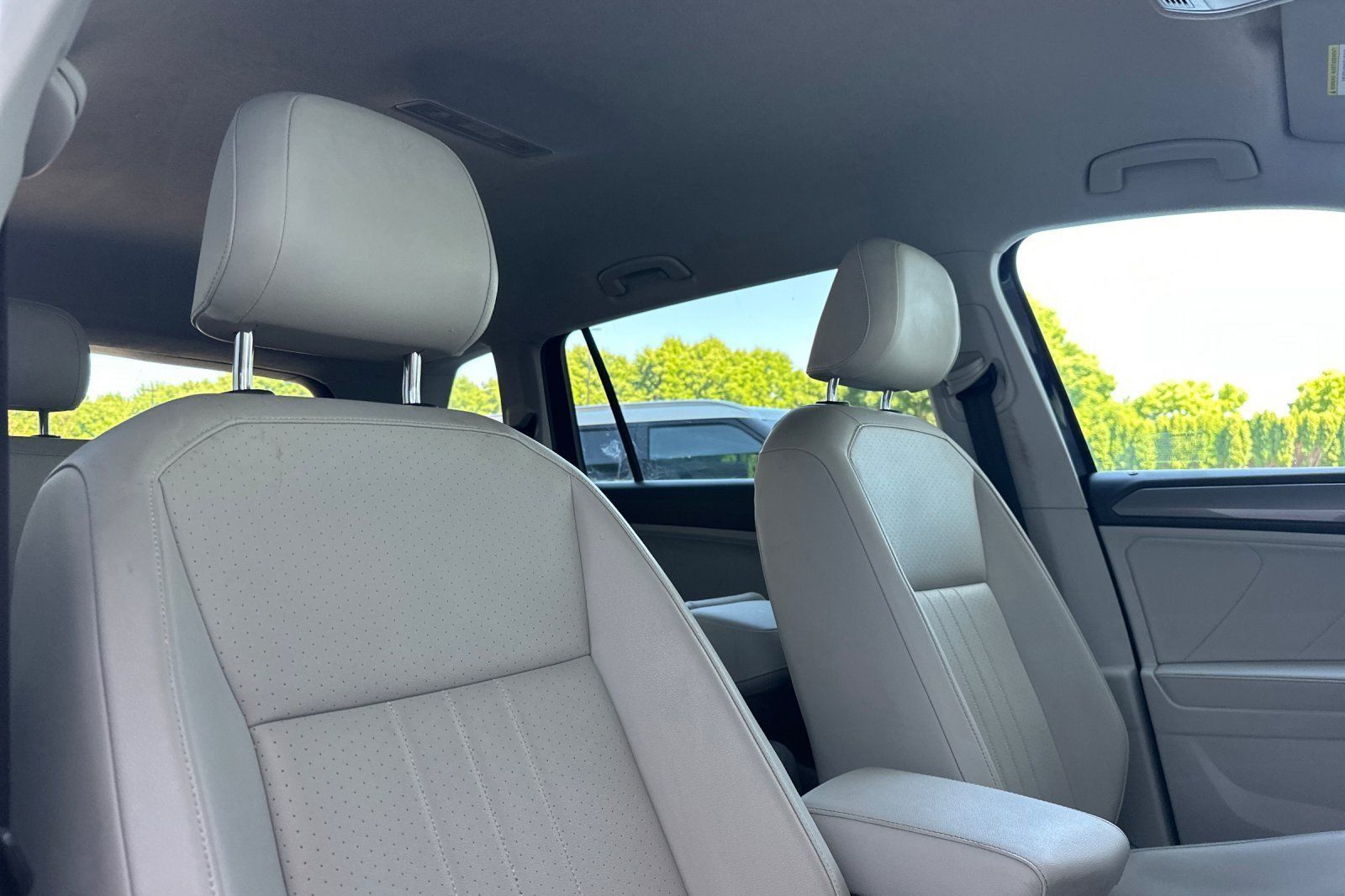 Used 2023 Volkswagen Tiguan SE AWD/4WD image 19