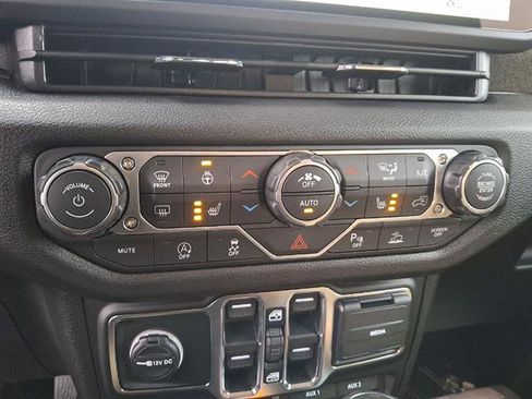 New 2026 Jeep Gladiator Sport image 12