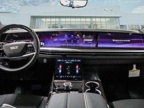 New 2026 Cadillac Escalade Luxury image 14