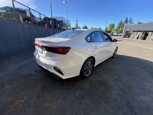 Used 2024 Kia Forte LXS w/ LXS Technology Package FWD image 6