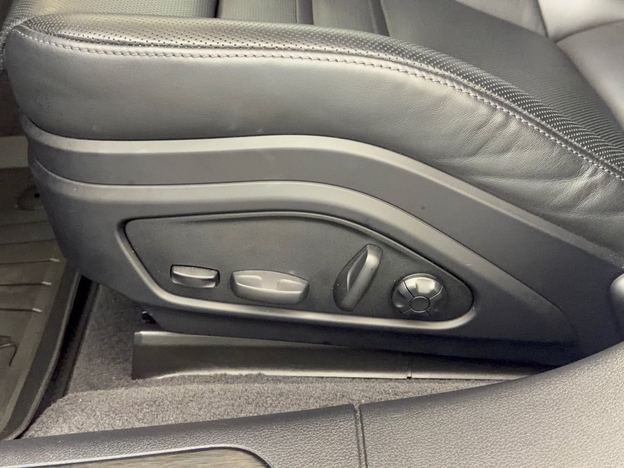 Certified 2023 Porsche Panamera GTS AWD/4WD image 19