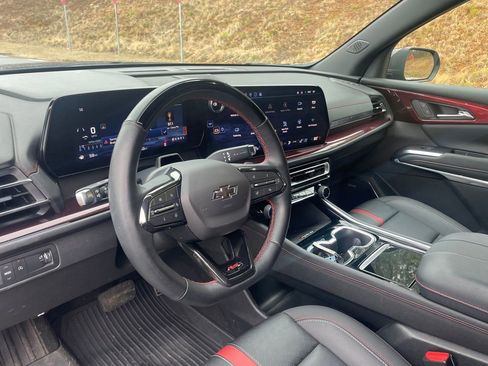 Used 2024 Chevrolet Traverse RS image 11