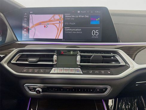 Used 2021 BMW X7 xDrive40i w/ Premium Package image 16