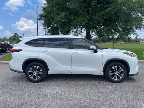 Used 2020 Toyota Highlander XLE FWD image 8