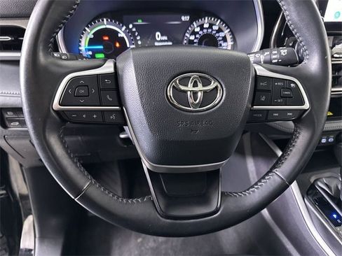 Used 2023 Toyota Highlander XLE image 11