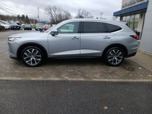 Used 2023 Acura MDX SH-AWD w/ Technology Package image 3