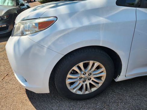 Used 2013 Toyota Sienna XLE FWD image 5