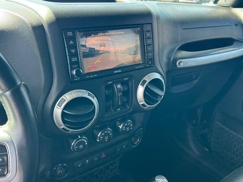 Used 2015 Jeep Wrangler Unlimited Rubicon AWD/4WD image 22