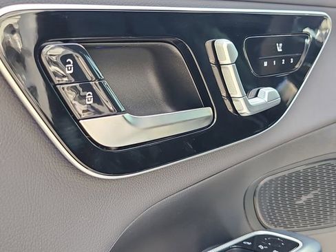Used 2025 Mercedes-Benz GLC 300 4MATIC image 15