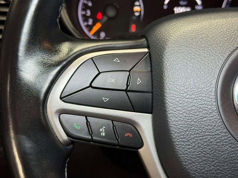 Used 2020 Jeep Grand Cherokee Laredo image 9