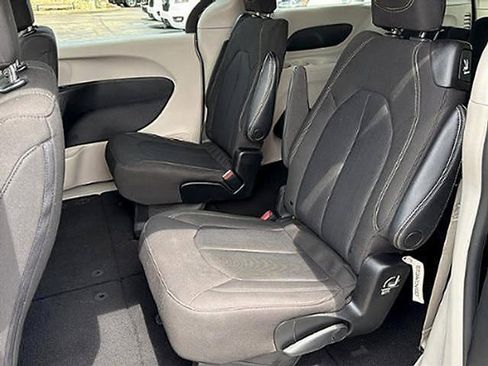Used 2023 Chrysler Voyager LX FWD image 8