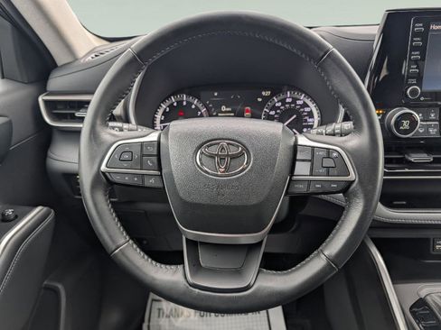 Used 2022 Toyota Highlander XLE image 11