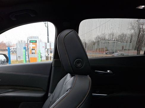 Used 2022 Cadillac XT4 Sport w/ Enhanced Visibility Package image 17