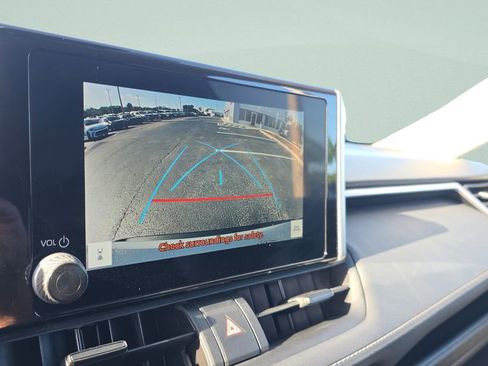 Used 2024 Toyota RAV4 XLE FWD image 17