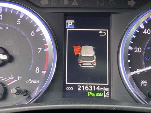 Used 2017 Toyota Highlander Limited image 28