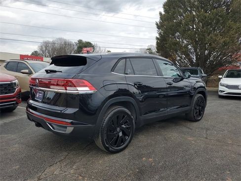 Certified 2025 Volkswagen Atlas Cross Sport SE w/ Panoramic Sunroof Package image 4