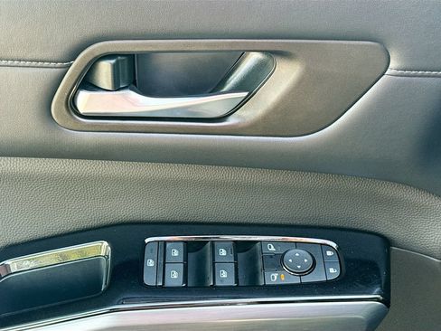 Certified 2024 Nissan Pathfinder SL FWD image 22
