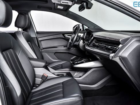 Used 2024 Audi Q4 e-tron Premium Plus w/ Premium Plus image 22