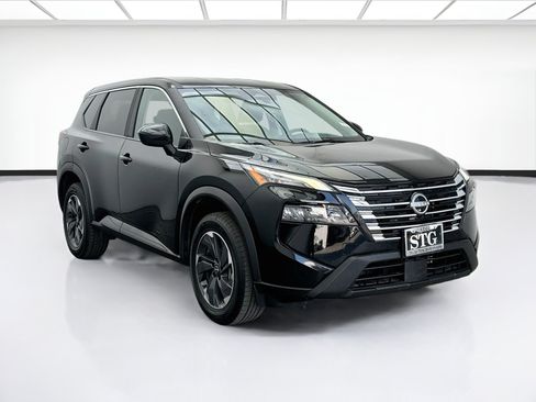Used 2025 Nissan Rogue SV FWD image 3