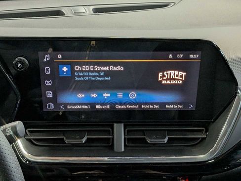 New 2025 Chevrolet Trax RS w/ Sunroof Package image 28