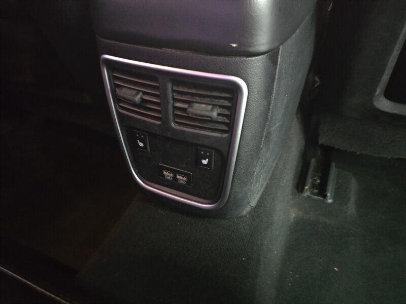 Used 2020 Dodge Charger SXT w/ Leather Interior Group RWD image 17