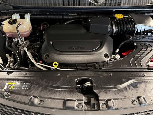 Used 2020 Chrysler Pacifica Limited image 24