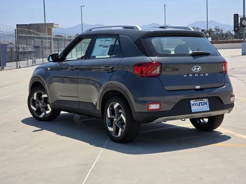 New 2025 Hyundai Venue SEL image 5