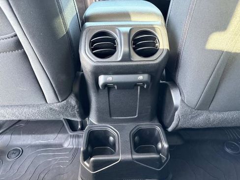 Used 2022 Jeep Gladiator Sport AWD/4WD image 27