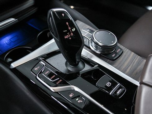 Certified 2023 BMW 530e w/ Premium Package image 20