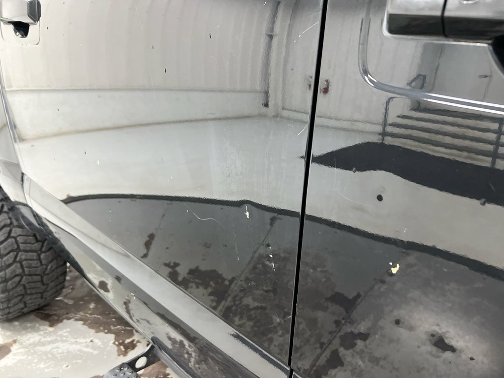 Used 2017 Nissan Titan SV AWD/4WD image 32