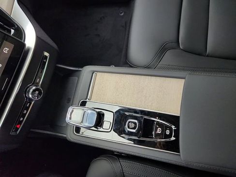 New 2026 Volvo XC90 B5 Plus w/ Protection Package image 22