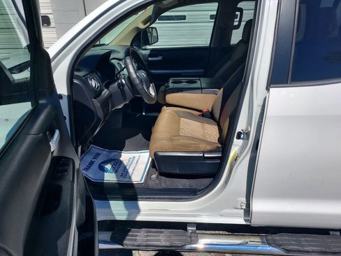 Used 2014 Toyota Tundra SR5 image 9