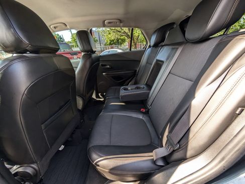 Used 2021 Chevrolet Trax LT AWD/4WD image 17