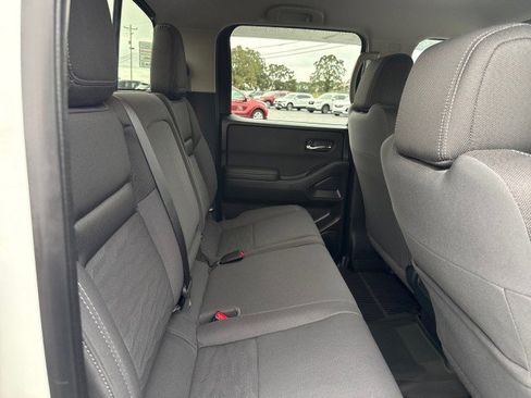 Used 2024 Nissan Frontier SV w/ SV Convenience Package image 14