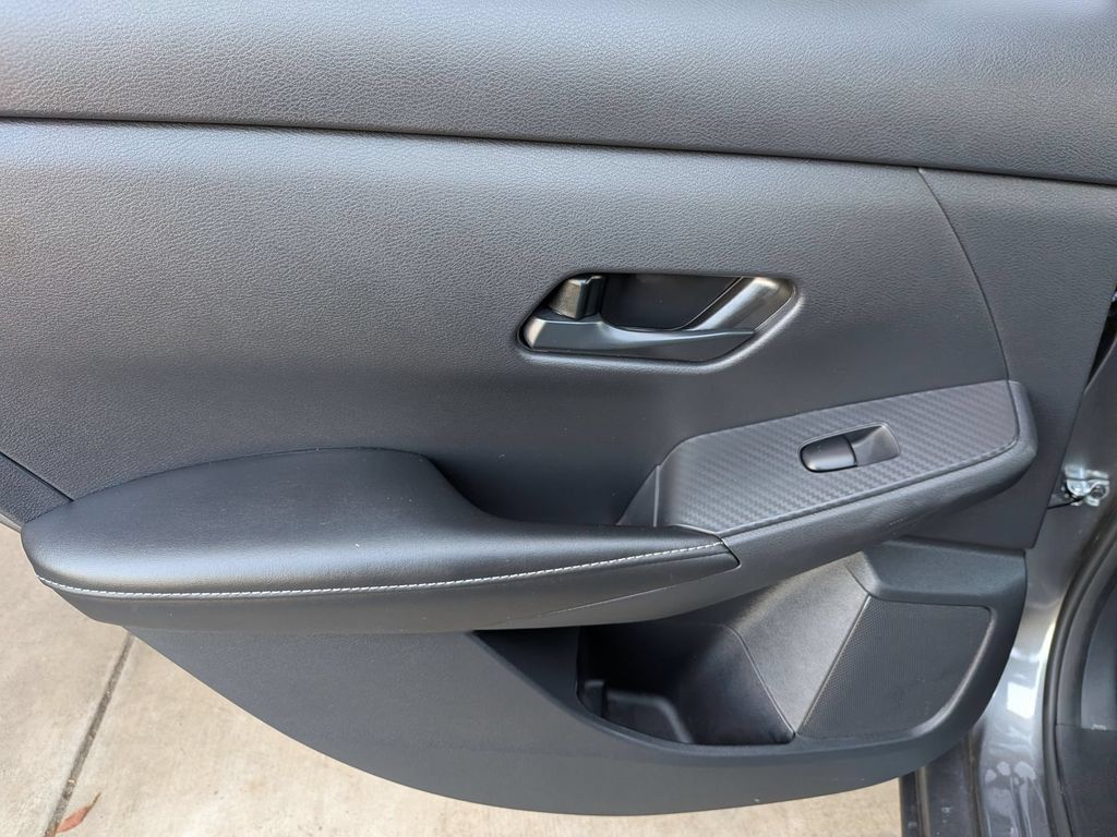 Used 2025 Nissan Sentra SV FWD image 25