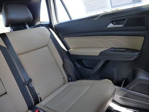 Certified 2022 Volkswagen Atlas Cross Sport SE image 14