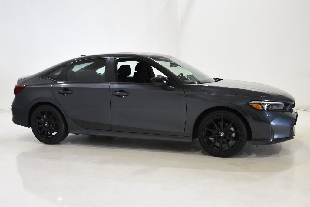 Used 2025 Honda Civic Sport image 3