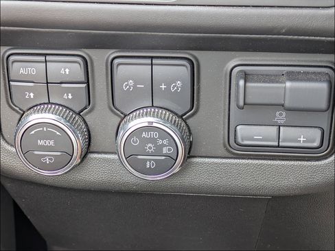 Used 2024 GMC Yukon XL Denali Ultimate AWD/4WD image 27