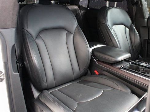 Used 2019 Audi Q8 Prestige w/ Luxury Package image 34