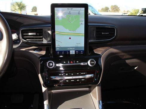 Certified 2022 Ford Explorer Platinum w/ Equipment Group 601A image 18