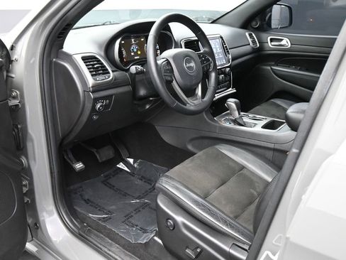 Used 2021 Jeep Grand Cherokee Laredo X RWD image 2