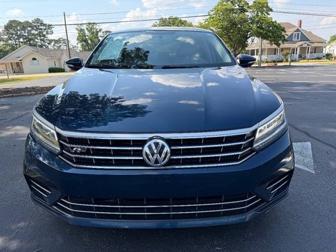 Used 2018 Volkswagen Passat 2.0T R-Line w/ R-Line Lighting Package FWD image 3