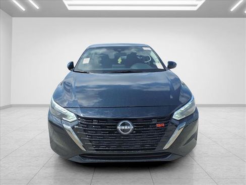 Used 2025 Nissan Sentra SR FWD image 3
