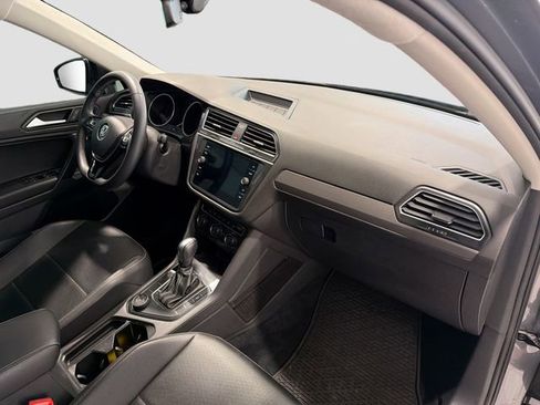 Used 2021 Volkswagen Tiguan SE AWD/4WD image 24